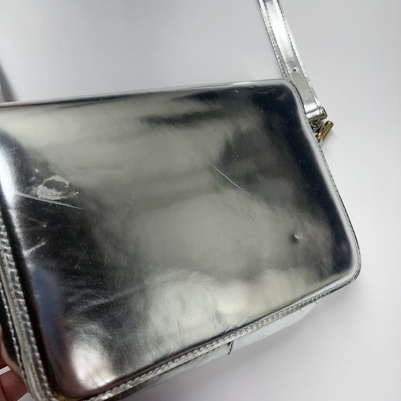 MADEWELL The Toggle‎ Flap Crossbody Bag in Specchio Leather - Silver - Picture 3 of 10